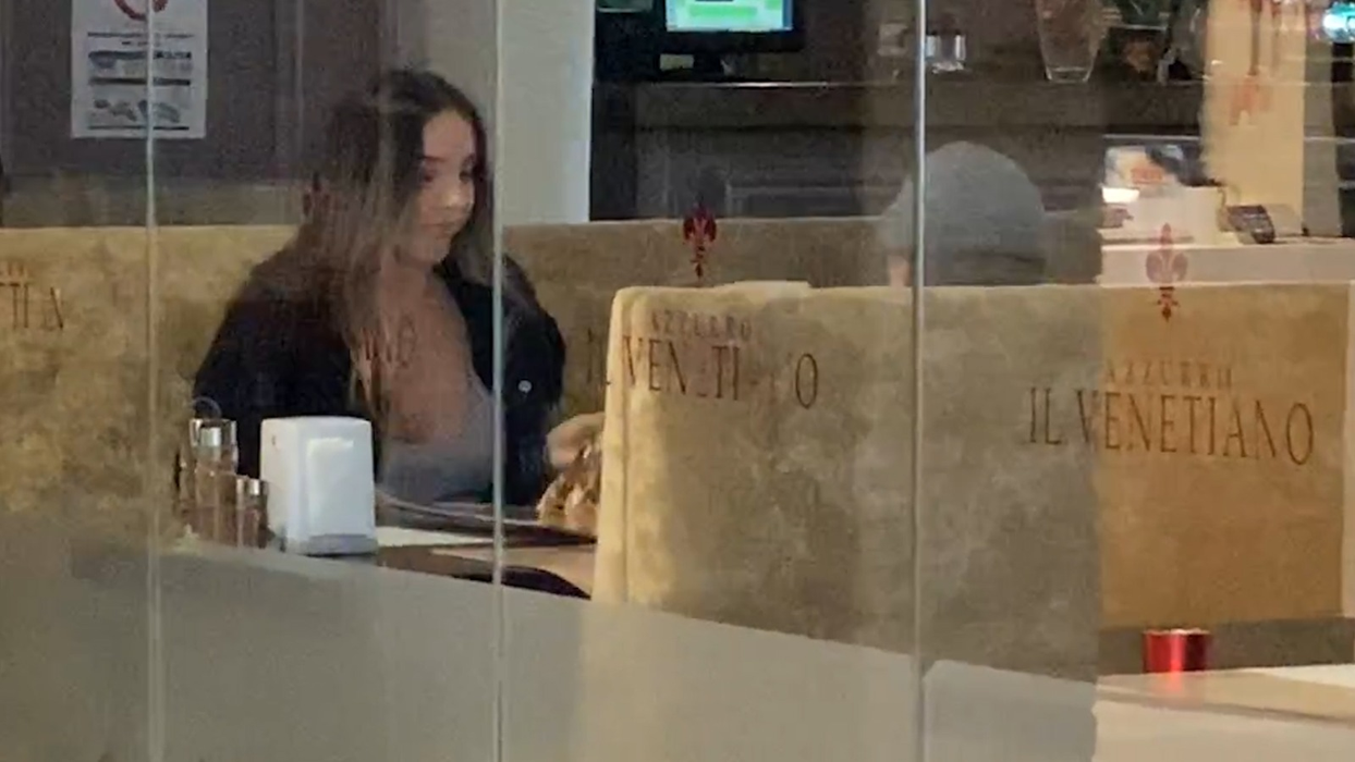 Matteo și Elena au ”poposit” la un restaurant din mall