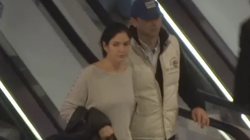 Il vezi mereu la TV dar habar nu aveai cum arata sotia lui! Imagini unice de paparazzi cu sotia lui Dan Negru!