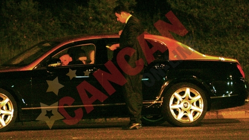 Iri ia masuri radicale atunci cand vrea sa conduca! Si-a abandonat soferul in mijlocul drumului!