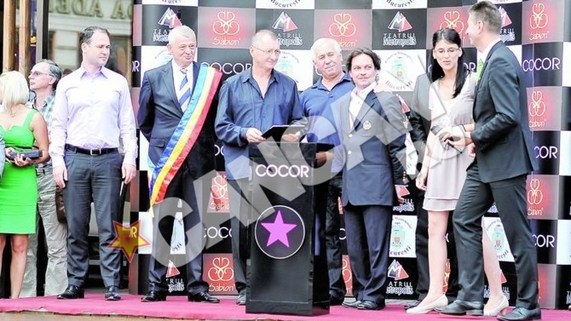 Actorul a primit Placheta Orasului si o stea pe bulevardul Celebritatilor - "Fenomenul" Malaele, premiat de Oprescu