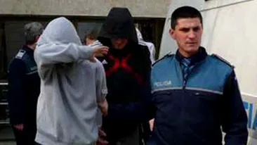 Doi tineri au fost prinsi de politie in timp ce jefuiau Casa de Pensii din Suceava!