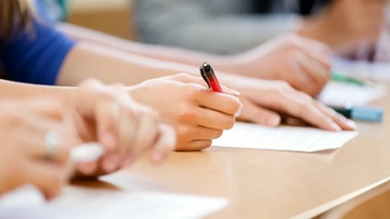 Vacanţe an şcolar 2017 - 2018. Când îşi pot programa părinţii concediile alături de cei mici