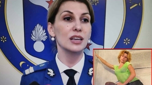 Purtătoarea de cuvânt a Jandarmeriei, fotografiată în ipostaze jenante, în cadă