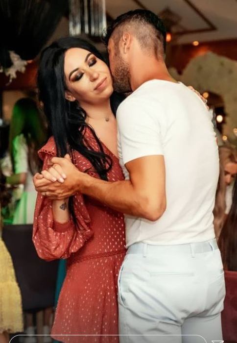 Oana Roman, în lacrimi de fericire după ce a aflat de surpriza pregătită de fostul soț! Marius Elisei: “Îți promit că vei fi mereu iubită” | FOTO