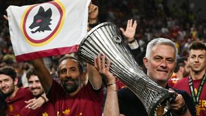 Trofeul Conference League merge la Roma!