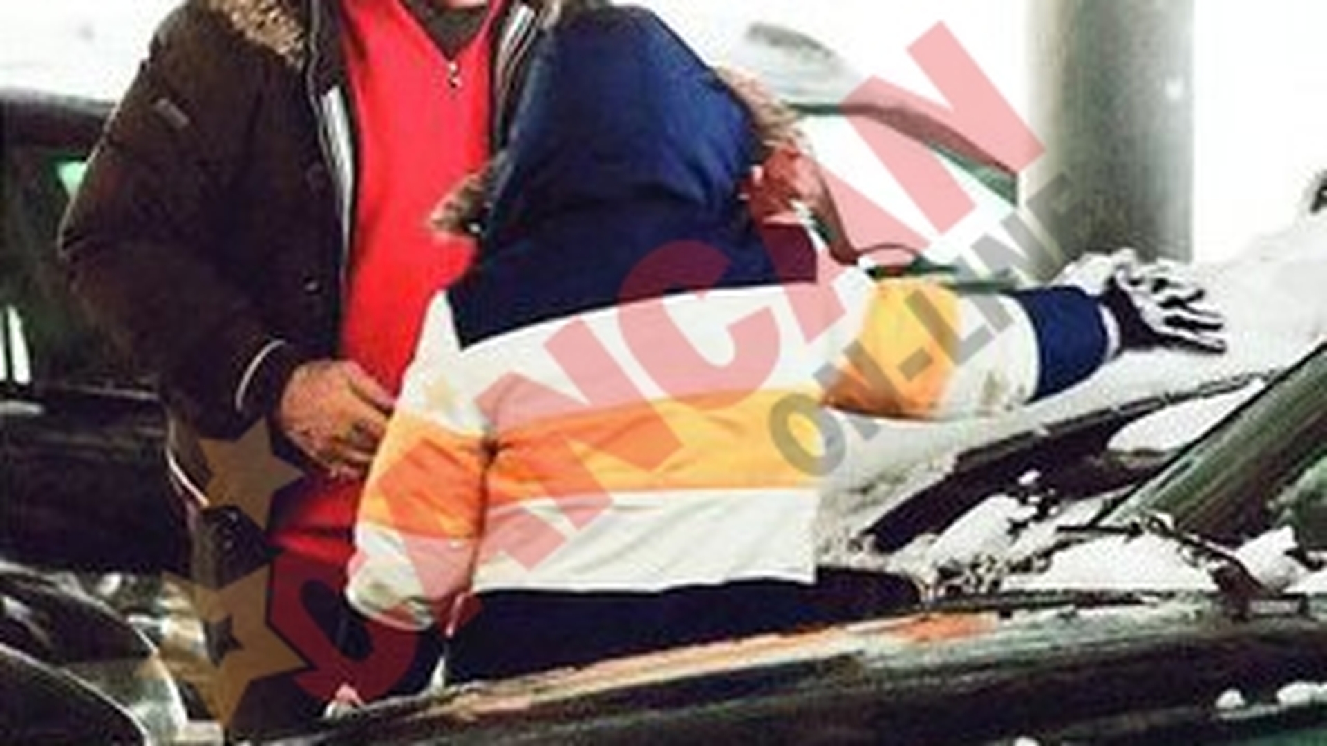 Ilie Nastase si Brigitte Sfat fac cumparaturi la hipermarket