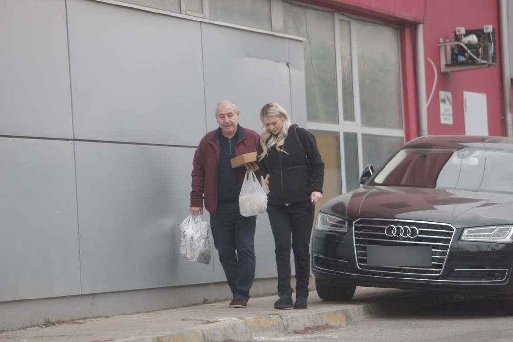 Blondina a luat în jur de 15 kg în greutate