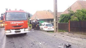 Doi morți și doi răniți, în urma impactului violent dintre o mașină și un autotren în Covasna