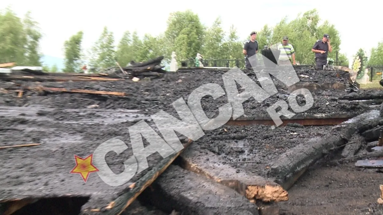 VIDEO O biserica veche de 250 de ani din Cluj a ars in intregime! Chiar si clopotele s-au topit in flacari! VIDEO