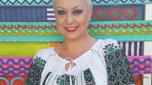 După ce a slăbit 25 de kilograme, Monica Anghel are curaj să pozeze și nemachiată: "Tu ești?" Are un look nou