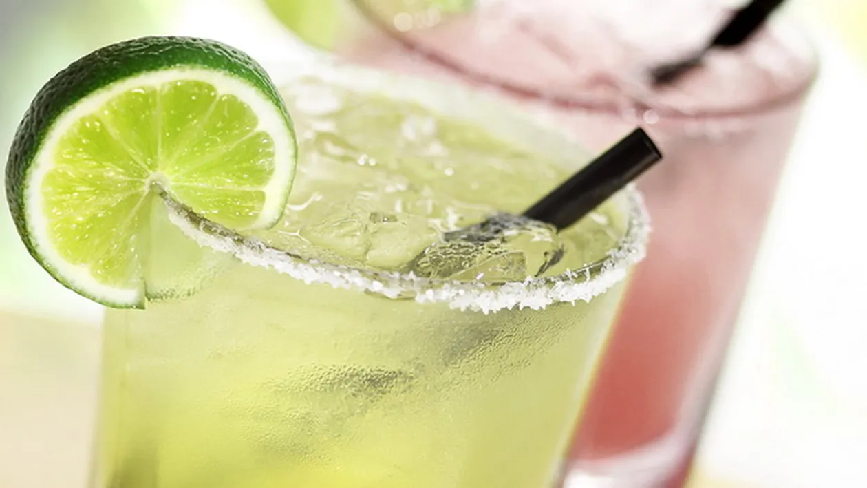 Ce RISCATI daca beti ASA CEVA! Tot mai multi romani consuma aceste produse, fara sa stie PERICOLUL la care se expun!