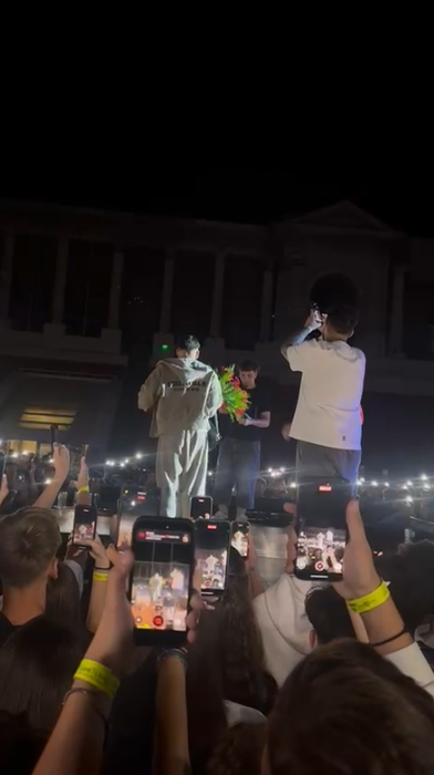 A cerut-o de soție pe scenă, în timpul concertului! Fiul lui Costel Biju s-a logodit cu frumoasa Antonia