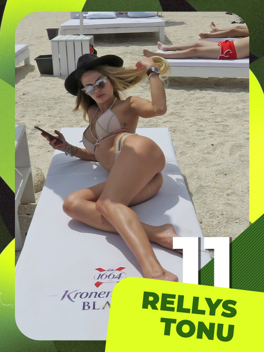 Top 40 sexy vedete în patru labe! Rar vezi așa ceva! Laura Cosoi, Andreea Mantea, Lora și Bianca Drăgușanu, îngenuncheate!