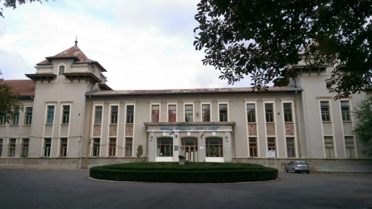 Focar de coronavirus într-unul dintre cele mai mari colegii din Iași. Opt elevi sunt bolnavi de COVID-19