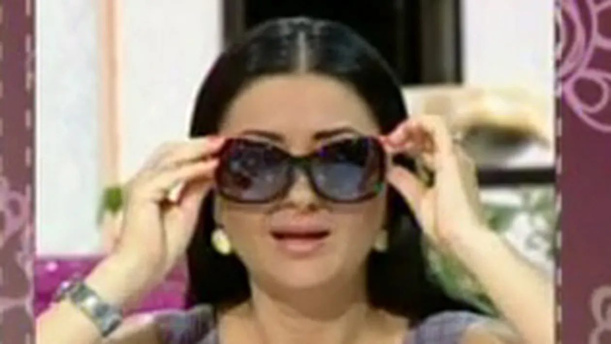 VIDEO Gabriela Cristea socheaza! A prezentat emisiunea din aceasta dimineata cu ochelari de soare la ochi! Oare ce ascunde in spatele lor?