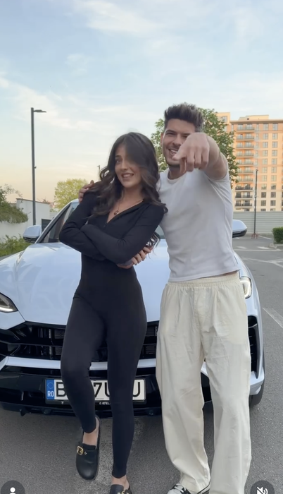 Andreea Bostănică, surprinsă dansând cu un artist cunoscut din România! Cu cine s-a afișat influencerița