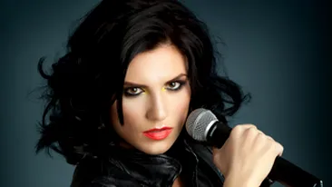 Ellie White vrea sa castige un trofeu la ea acasa!