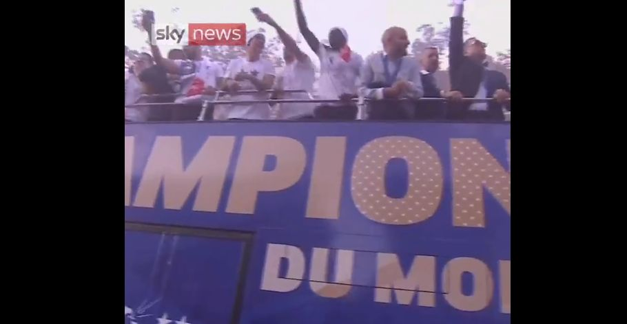 Sute de mii de francezi au sărbătorit pe Champs Elysee, după victoria de la Campionatul Mondial 2018
