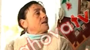 VIDEO DE COLECTIE cu vecinele femeii violate de Viorel! "E o curva, sa-i dam foc! Face fermece"/ Ea le raspunde: "Pe ele nu le violeaza de proaste, jegoase si betive ce e"