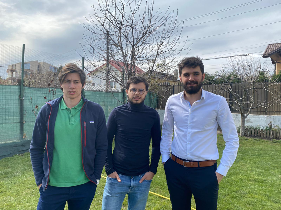 Andrei Nicolae (dreapta), alături de Alex Enache (mijloc) și Radu Mazilu