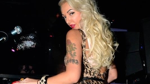 Alexandra Harra ar face pana si un leopard gelos! Vezi cum s-a dus imbracata in club!