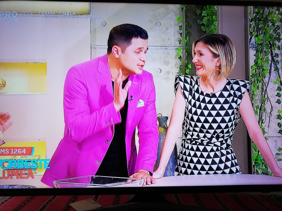 Lui Cove i-au căzut ochii în decolteul Annei Lesko! Imaginea e demențială: ”Tu o ai aici!”