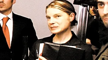 Cristina Verona, doborata psihic de traumele din copilarie? Urmarita pas cu pas de mama ei