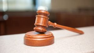 Povestea care te va lăsa fără replică. Ce verdict a dat un judecător în cazul unui copil care a furat pâine și brânză dintr-un magazin - toți au izbucnit în lacrimi