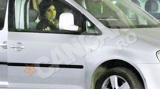 Adriana nu mai circula cu limuzina. Bahmu, transportata cu duba