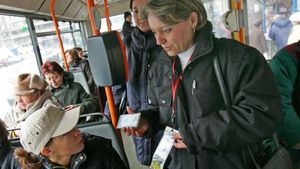 Cum a scăpat de amendă o femeie din Ploiești, prinsă fără bilet în autobuz