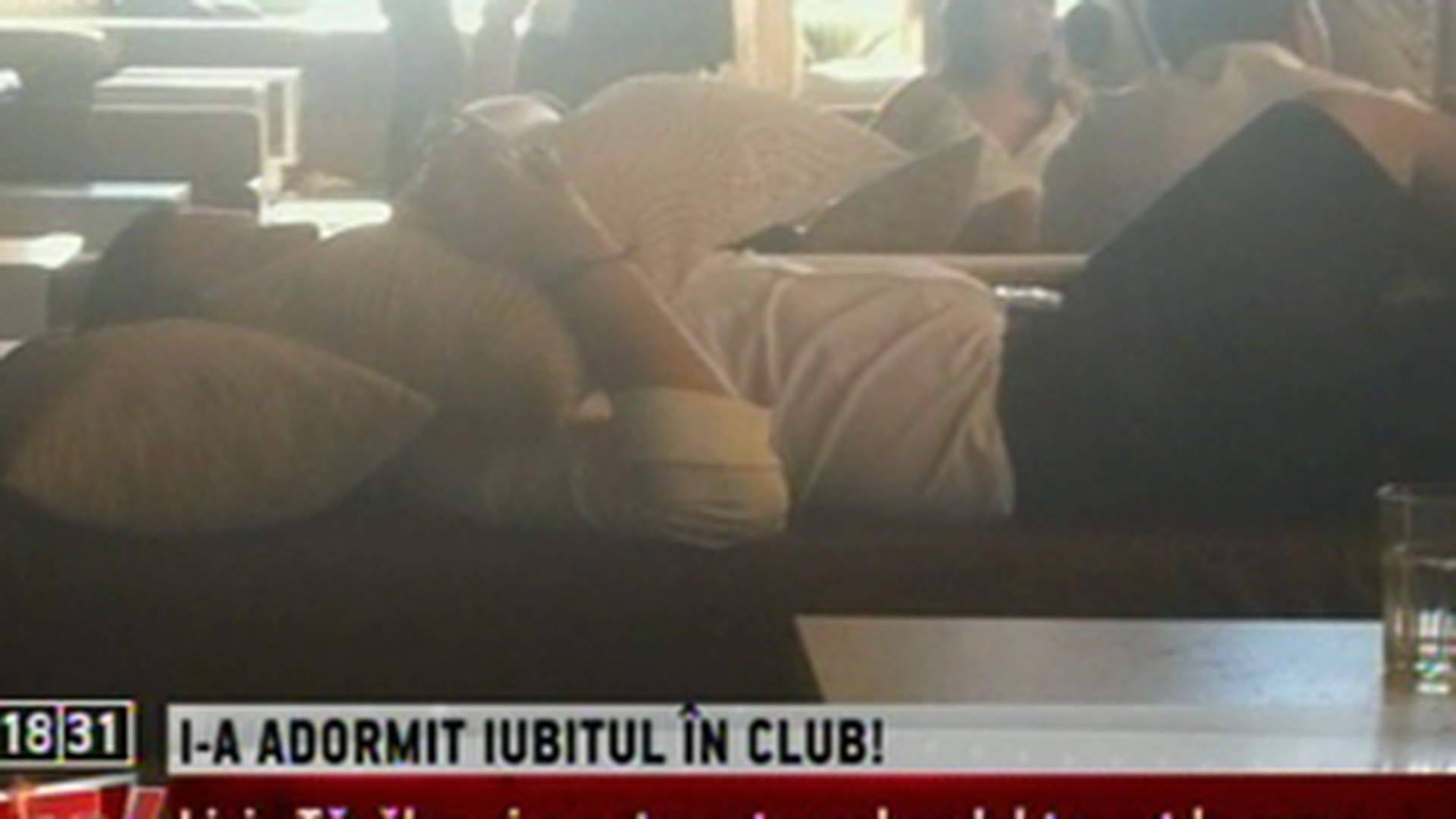 Livia Tavaluc si-a epuizat prietenul intr-un club din Constanta! A dormit dus pe o canapea!