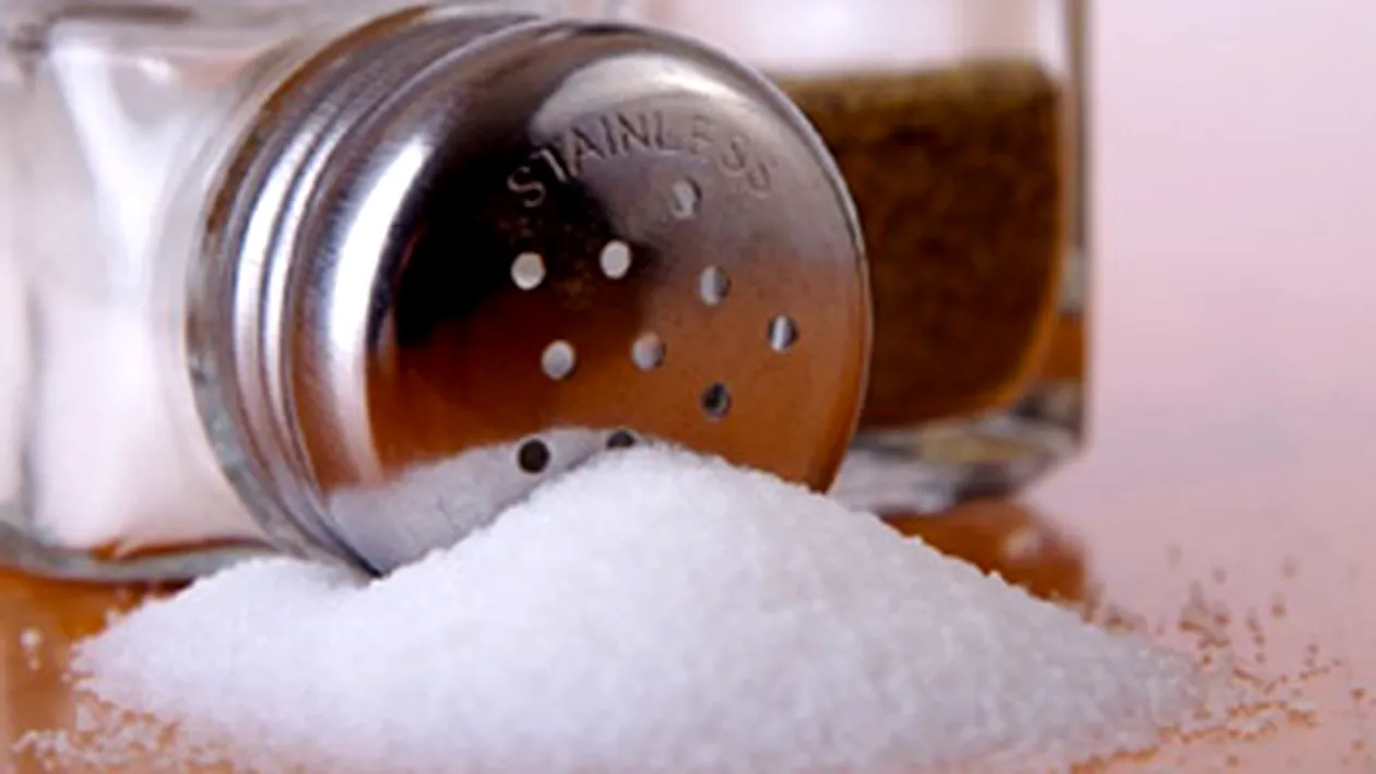 Cantinele studentesti au ramas fara sare! Primaria a folosit-o ca antiderapant!