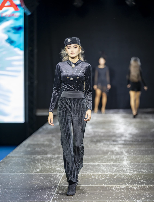 Colecția Black Opulence prezentată în cadrul evenimentului Pasarela