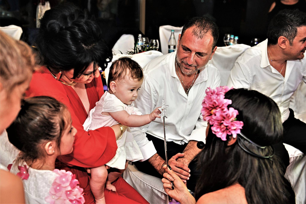 Anais, fiica lui Christian şi a Iuliei Sabbagh, este o  mică vedetă pe reţelele de socializare.