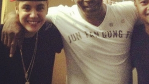 Bieber s-a antrenat cu Mike Tyson inainte sa atace un fotograf
