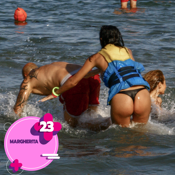 TOP 30 de vedete care au încins atmosfera pe litoral cu cele mai sexy scheme de înot. Mădălina Ghenea, Ramona Olaru sau Delia se scufundă mai bine decât scafandrii