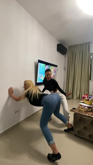 Simoan Trașcă, poziții răvășitoare la un party ”pe vechi”