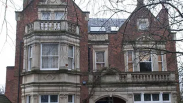 Vezi cum traieste un roman sarac intr-o vila londoneza de 12 milioane de euro!