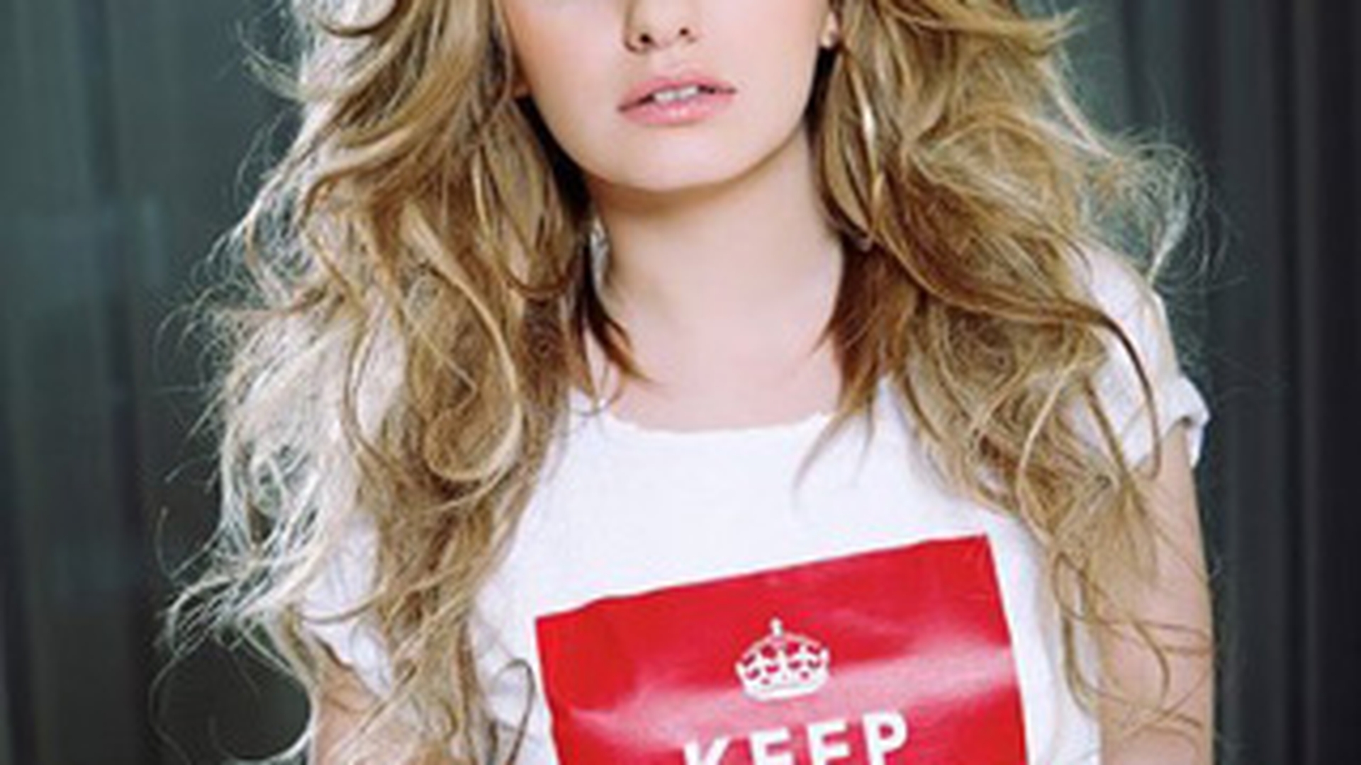 Uite ce  secrete de frumusete are Alexandra Stan! Afla ce nu-i lipseste din trusa de machiaj!