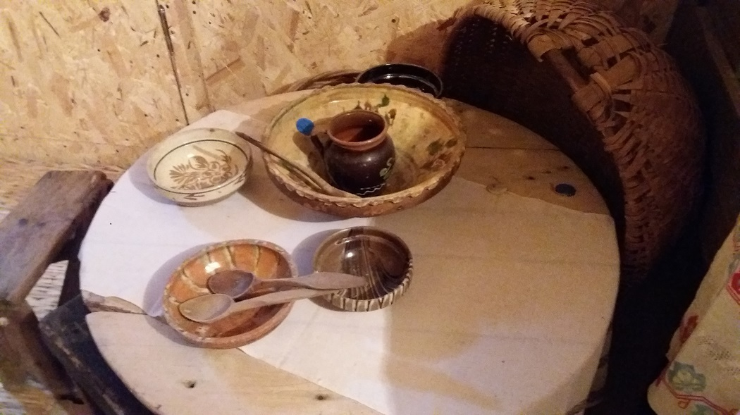 Masă rotundă ţărănească