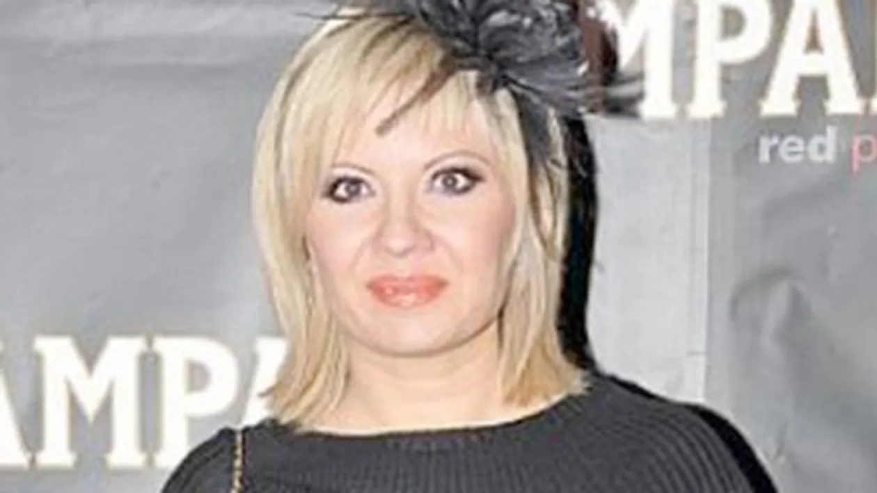 Catinca Roman, cu sanii la vedere! Ipostaze fierbinti, alaturi de mai multi tineri misteriosi! Vezi cum arata dupa ce a slabit