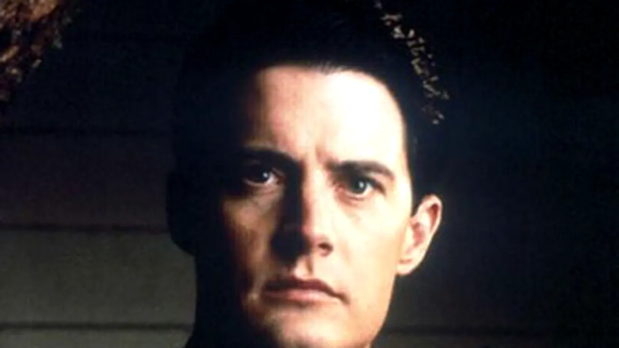 Vi-l mai amintiti pe Kyle MacLachlan, agentul Cooper din Twin Peaks? Ia uite ce bine arata la 52 de ani!