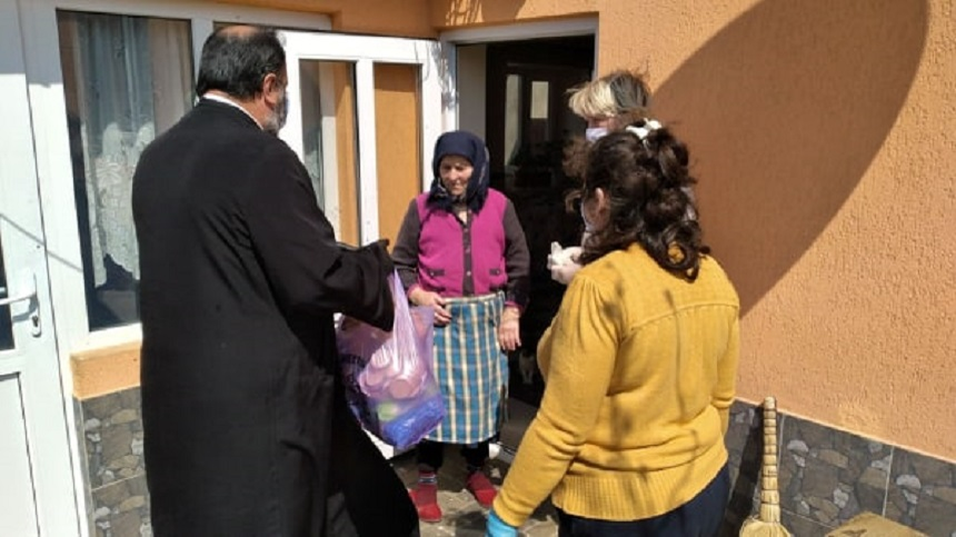 Darurile au adus bucurie sătenilor în prag de sărbători