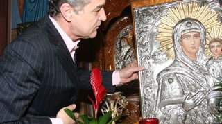 Un interviu mai frumos decat Craciunul! Gigi Becali se confunda cu Iisus: "Dumnezeu m-a iubit ca pe Apostoli! Cred ca are un plan cu mine"