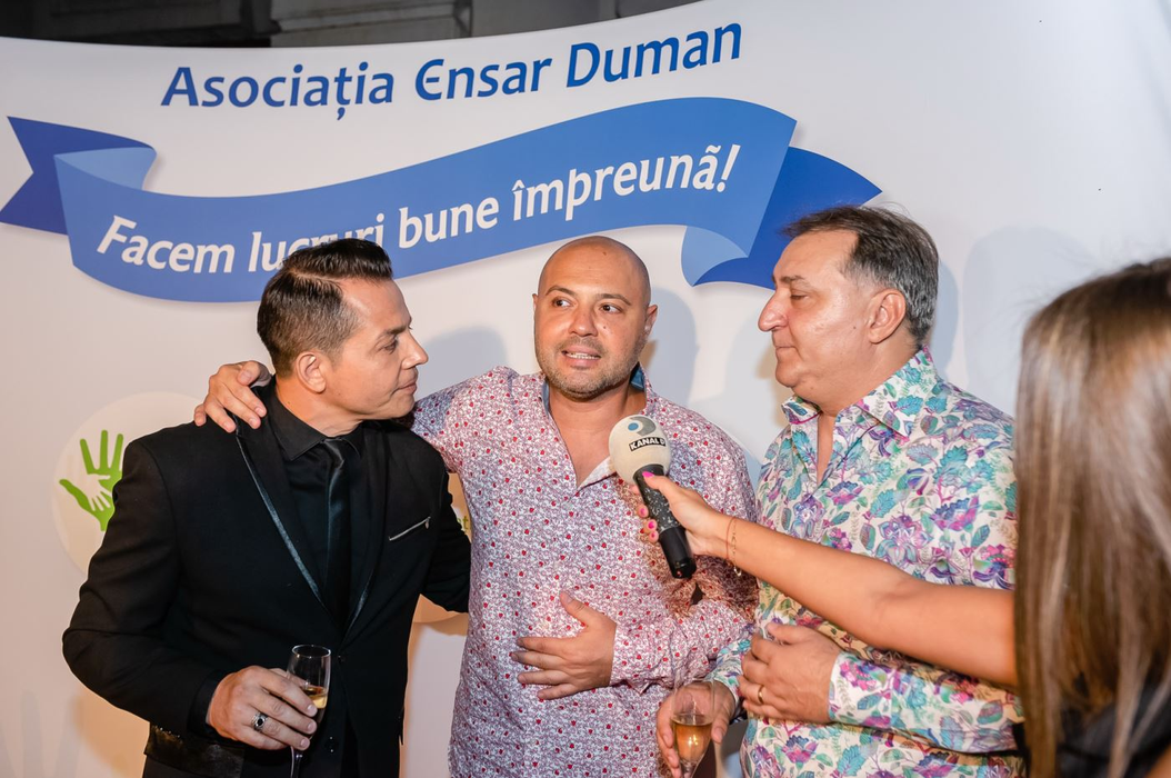 La petrecerea dată de Ensar Duman au fost invitați unul și unul