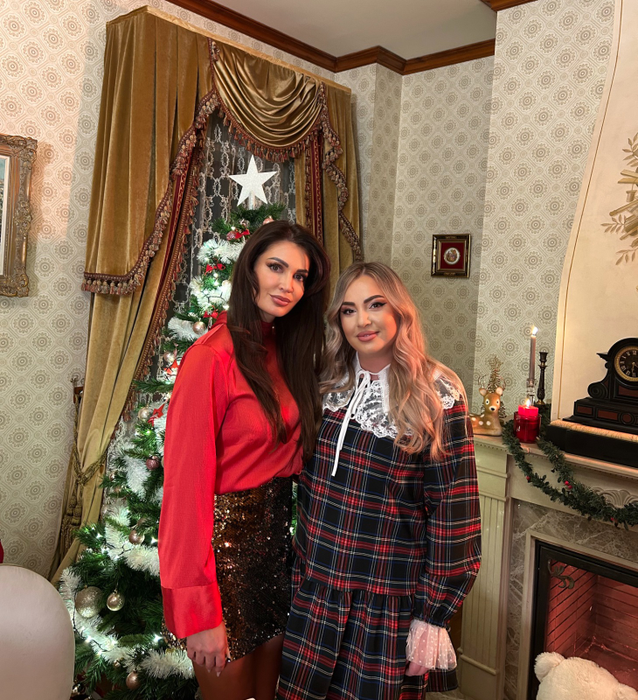Nicoleta Luciu a revenit la vechea pasiune! Fosta asistentă TV a lansat un colind cu o artistă de la Vocea României