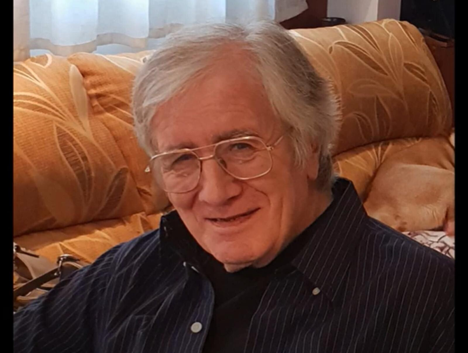 Cornel Constantiniu continuă să asculte muzică și știri / Sursă foto: captură video