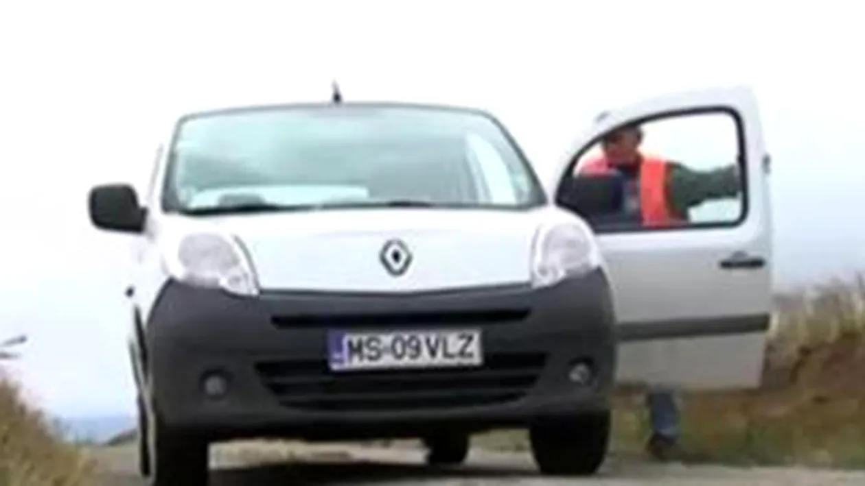 VIDEO Incredibil, dar adevarat! O masina urca un deal cu motorul oprit si fara sofer