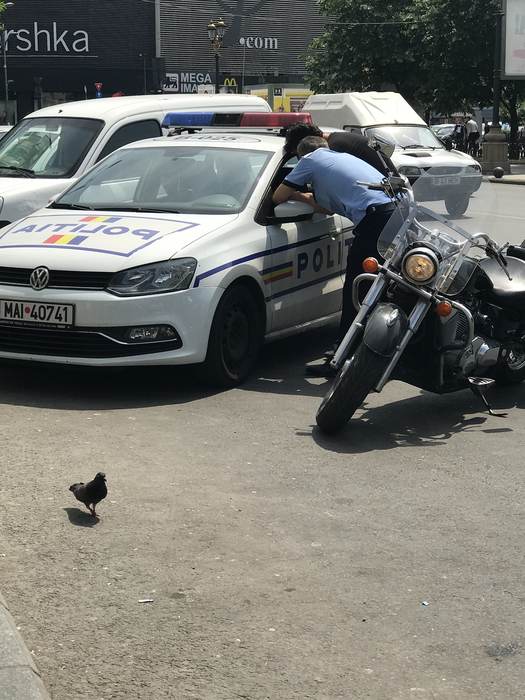 Tavi Colen, tras pe dreapta de polițiști!