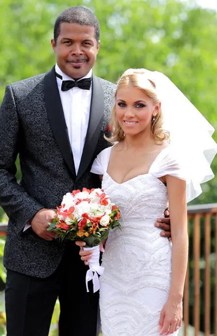 Imagini de la nunta lui Cabral cu Andreea Ibacka, din 2011. Gestul bizar făcut de vedeta Pro TV, după ce a ieșit din biserică